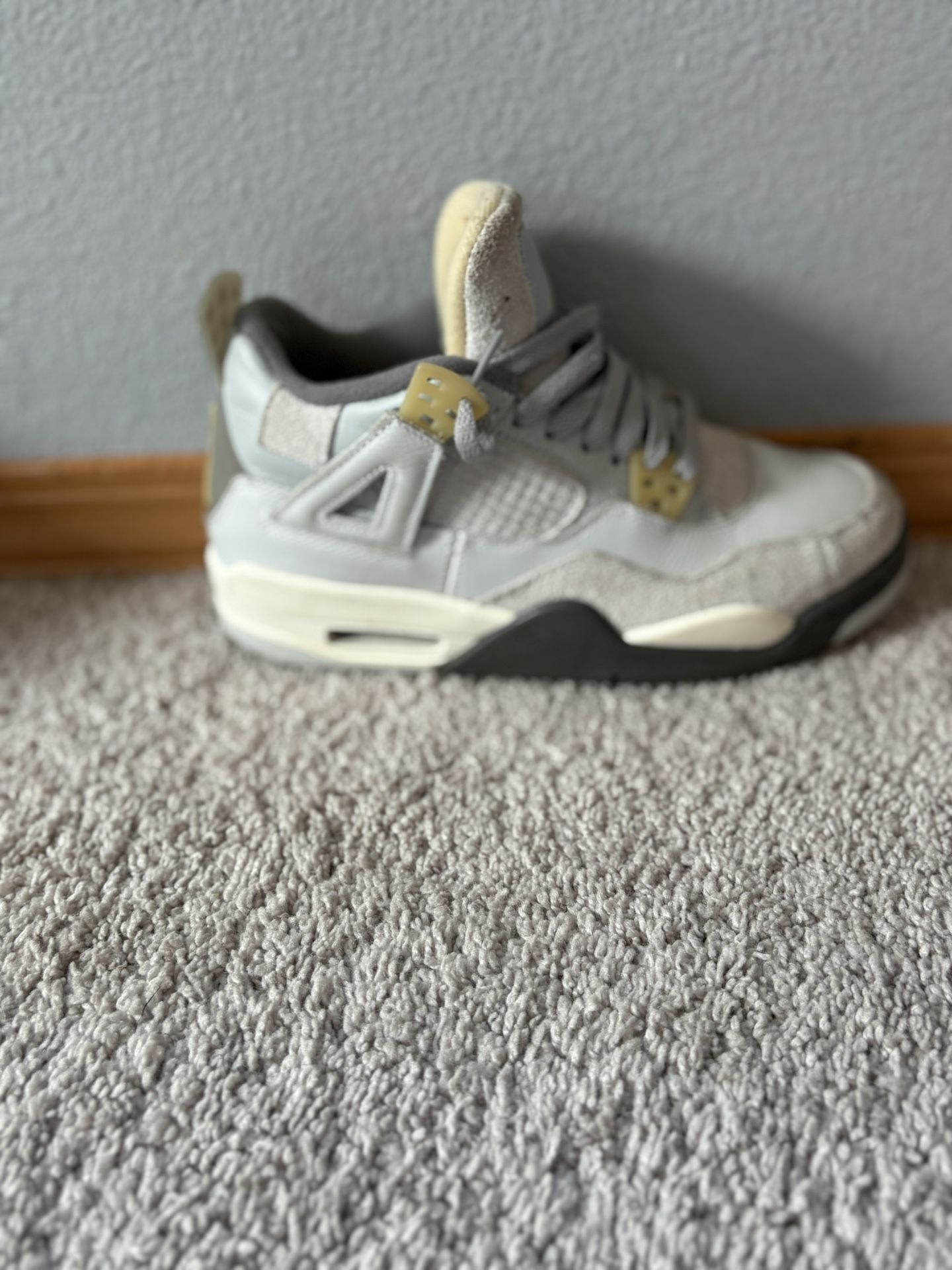 Barely Warn Jordan 4s Phantom Dust