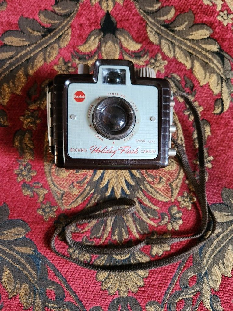 Kodak Little Brownie Holiday Flash Camera With Shoulder  Strap