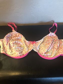 Victoria’s Secret pink and white bra size 40DD