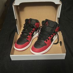 Air Jordan 1 Mid sneakers 