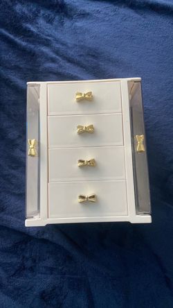 Jewelry box