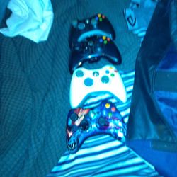 Xbox 360 Controllers, 4 Of Them 