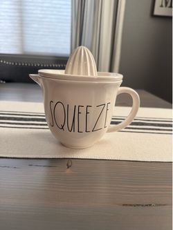 Rae Dunn 2 Piece “Squeeze” Juicer