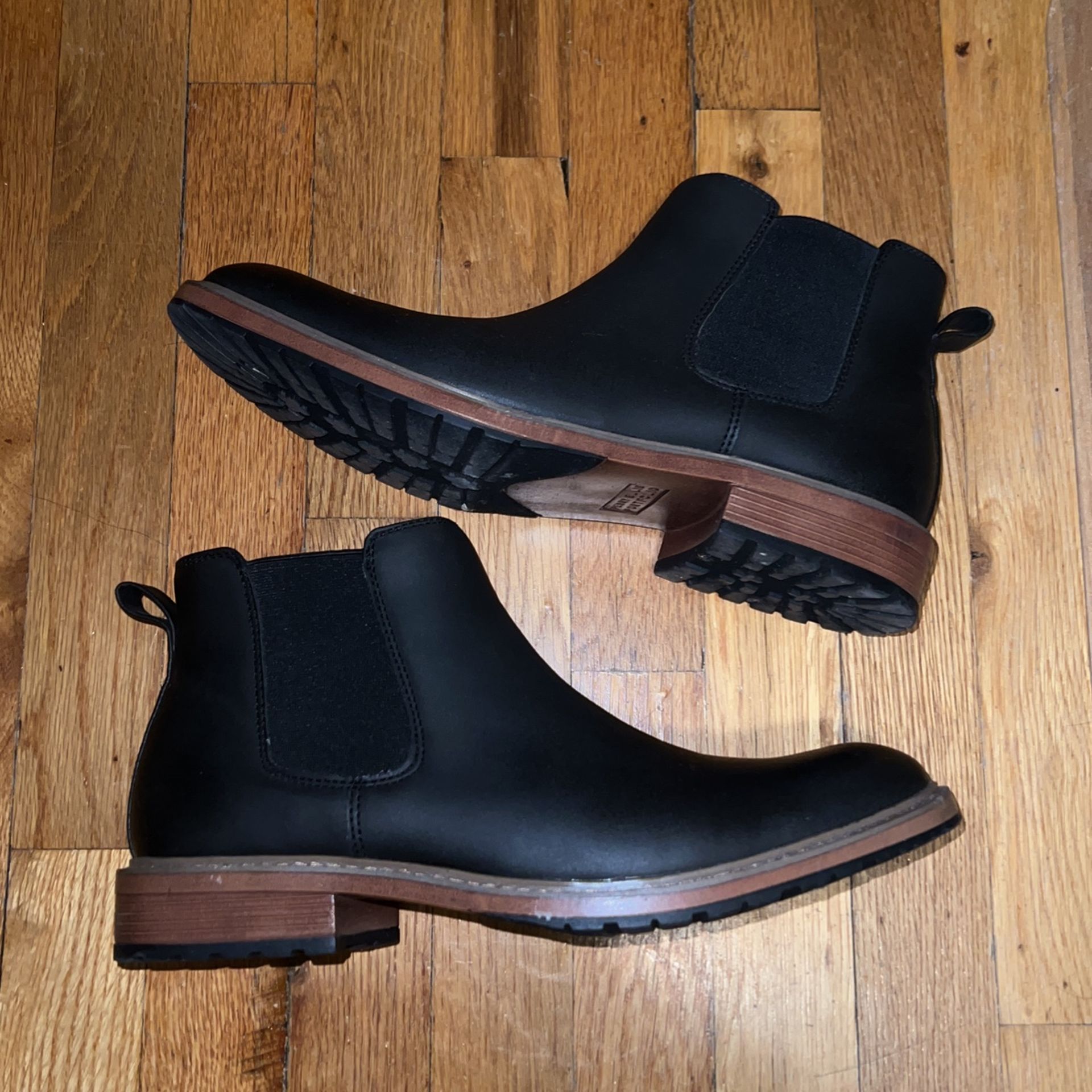 New Perry Ellis Chelsea Boots Size 10