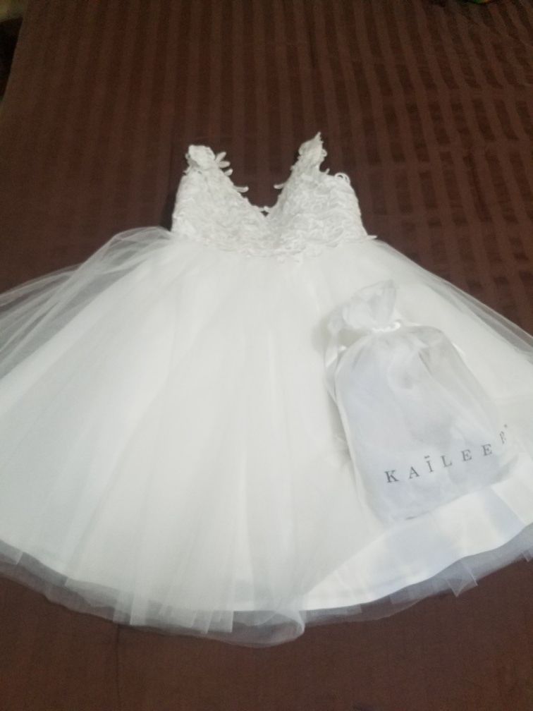 Flower girls dress and sandal. Selling dress white color and with sandals, brand new , dress is size 5 the dress runs big, sandals size 12