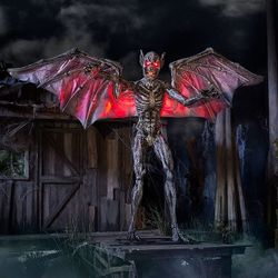 Predator of the night Halloween animatronic
