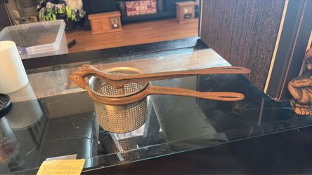 Hand cranked food mill /strainer