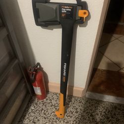 28” Axe Fiskars X25