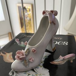 Vintage Japan Collectible Porcelain Shoe White Pink Flowers And Bow Gold Trim