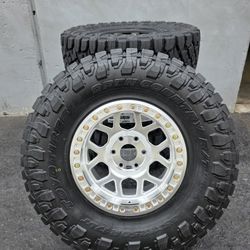 17" KM444 MESA Forged beadlocks w- 35" Toyo RT PRO tires
