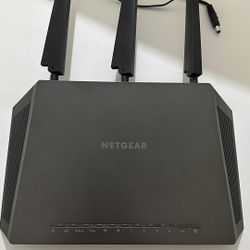 NETGEAR   AC1900 Smart WiFi Router Model R7000