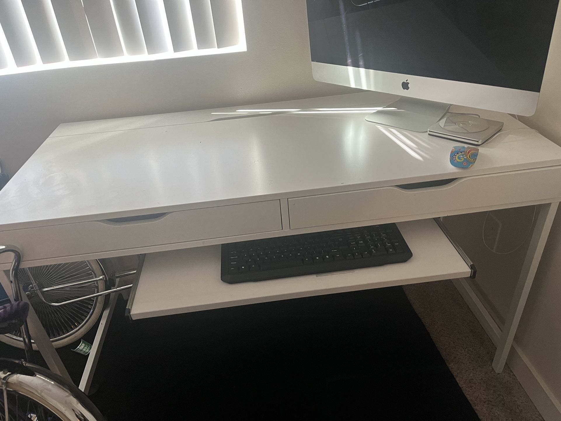 White Desk for Sale in Mountlake Terrace, WA OfferUp