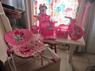 Mini mouse toys and rocking chairs