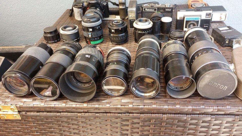 CAMERA AND LOT OF LENSES