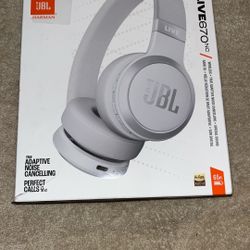JBL live 670s headphones