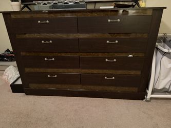 Dresser & Nightstands
