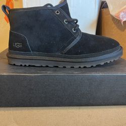 UGGS SIZE 10 BRAND NEW 