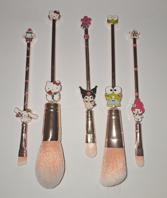 Brand New! Hello Kitty & Friends Makeup Brush Set π