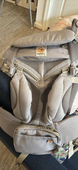 Ergobaby All Carry Positions Breathable Mesh Baby Carrier with Enhanced Lumbar Support & Airflow (7-