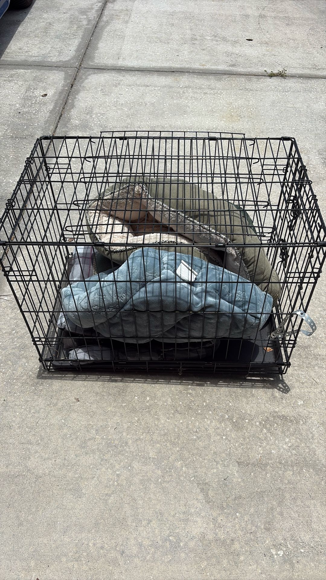 Pet Cage With Blankets 