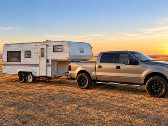 5th wheel trailer 2005 Ford f150 included