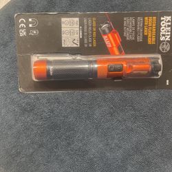 Magnetic LED Flashlight, 350 Lumen