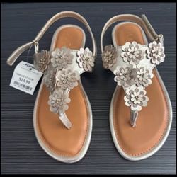 NEW WITH TAG—Beautiful Ladies Sandals—Size 4 Which is Equivalent to a Ladies 6