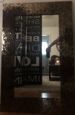 Beautiful, elegant Pier 1 Mosaic mirror/Brown