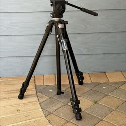 Bogen/Manfrotto Pro Fluid Head Tripod -Excellent