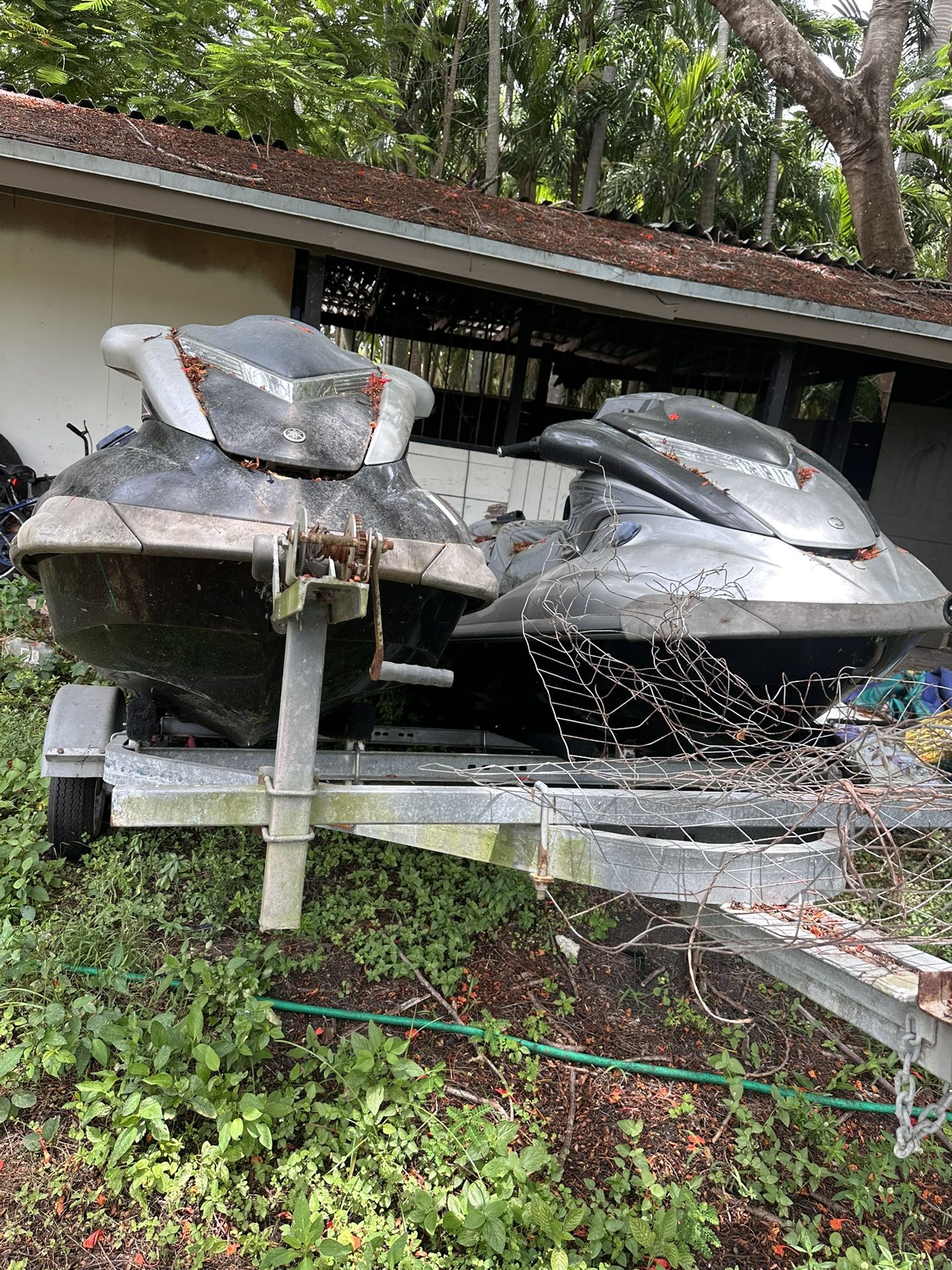 2 Wave runners With Trailer