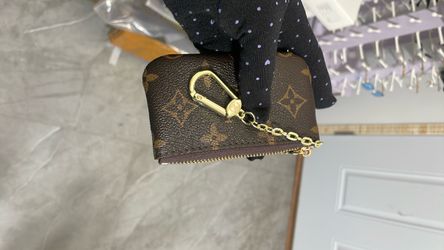 Coin pouch with keychain