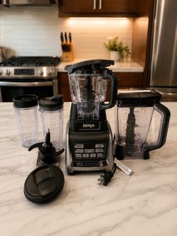 Ninja BL681 Auto-iQ Blender & Food Processor System - Complete Set - Never Used