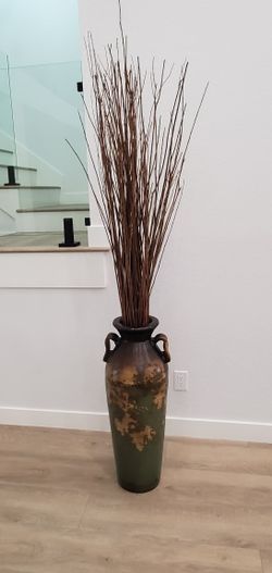 Vase and dry decorative branches - Jarron y decoración 