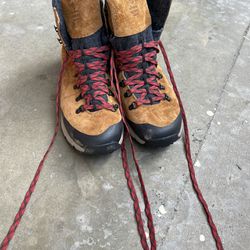 Danner Boots 10 1/2 Like New!