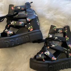 Lug Heel Flowered Sandals 