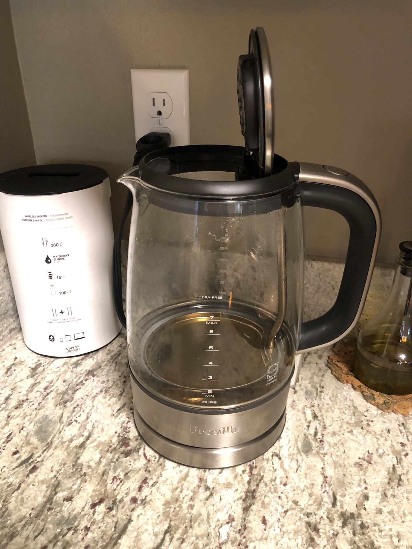 BREVILLE crystal clear electric tea kettle for Sale in Woodinville, WA