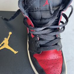 Nike Air Jordan Retro 1 Red/Black Leather mid kids sz 1Y