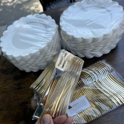 White Dessert Plates With Forks 