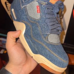 Jordan 4 Levi 