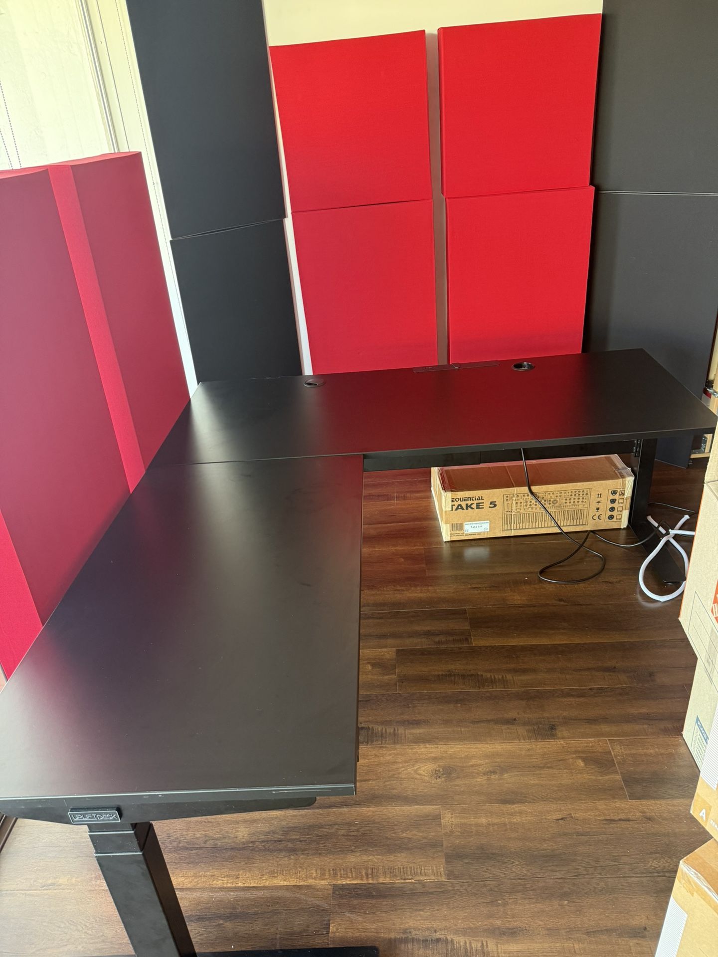 Uplift Desk (like New)