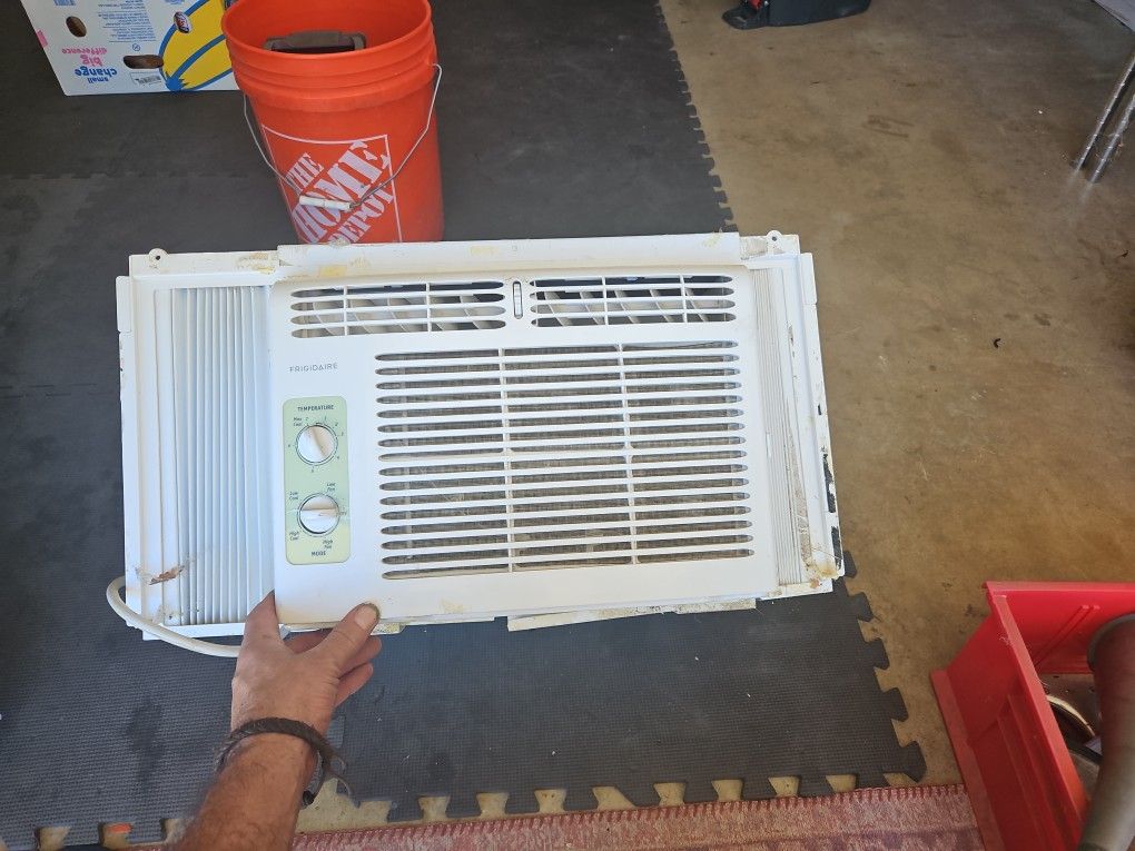 Frigidaire AC window Unit