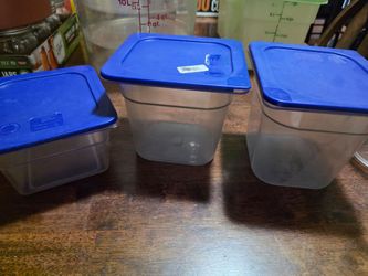 Set of 3 Carlisle storage containers with lids/set includes 1.6 qt and 2- 2.5 qt