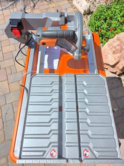 Ridgid 9-Amp 7 in. Blade Corded Wet Tile Saw with Stand
