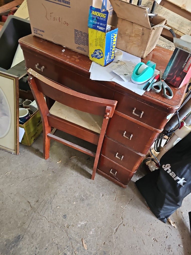 Desk And Sewing Machine In One With Chair Extra Sewing Stuff