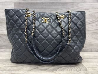 Chanel Black Caviar Quilted Cc Chain Tote - Authentic (A1D019519)