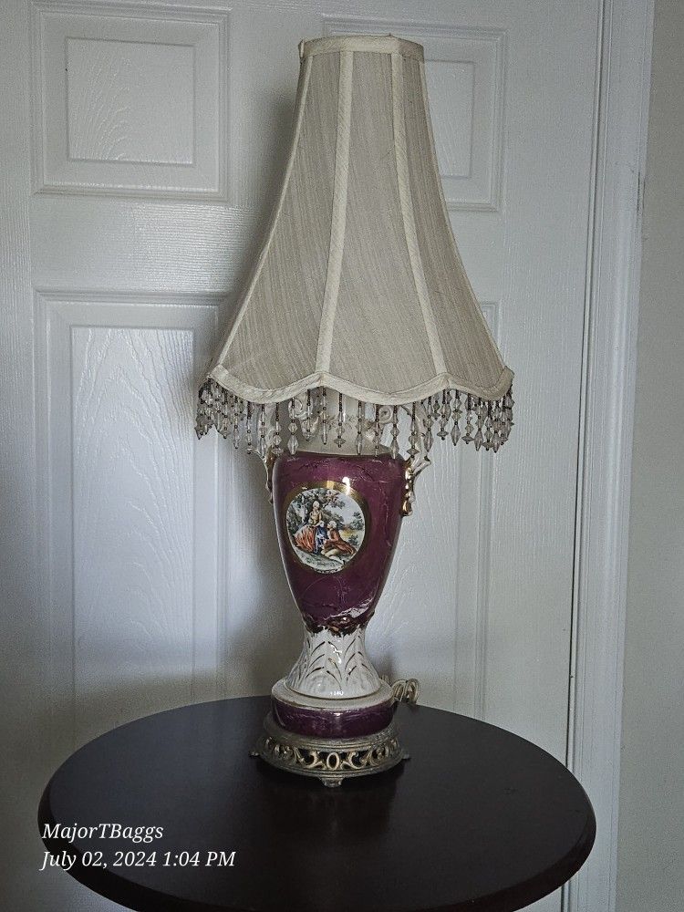 Vintage Antique Victorian Lamp In 24k Gold Trim