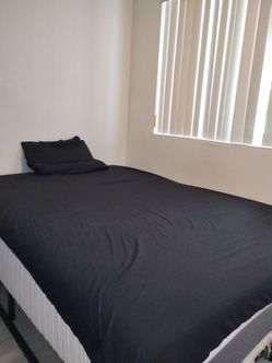 Bed+ mattress+ tv+