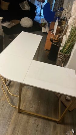 Computer desk