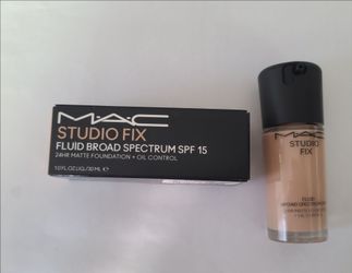 MAC Studio Foundation Shade C3.5 Fluid Broad Spectrum SPF 15