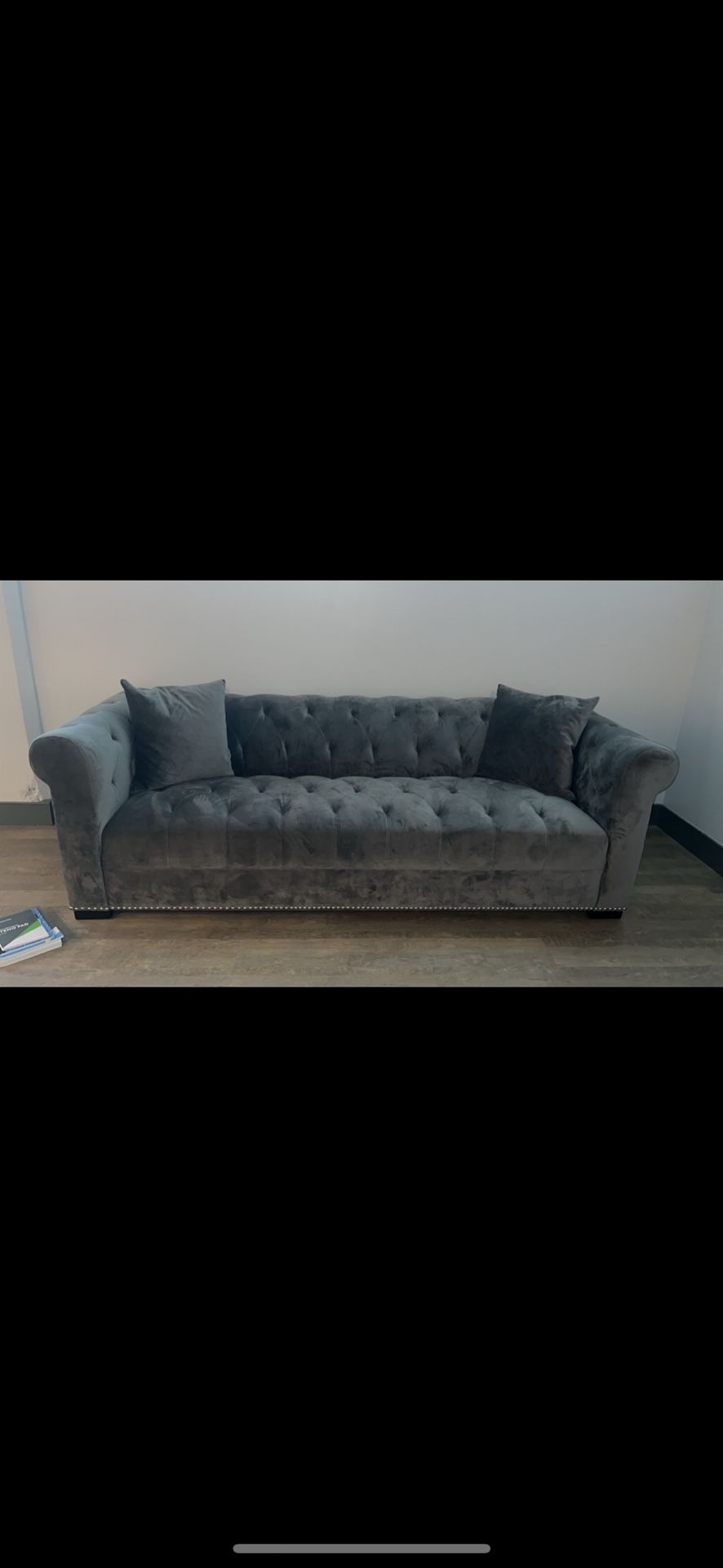 Tufted sofa 